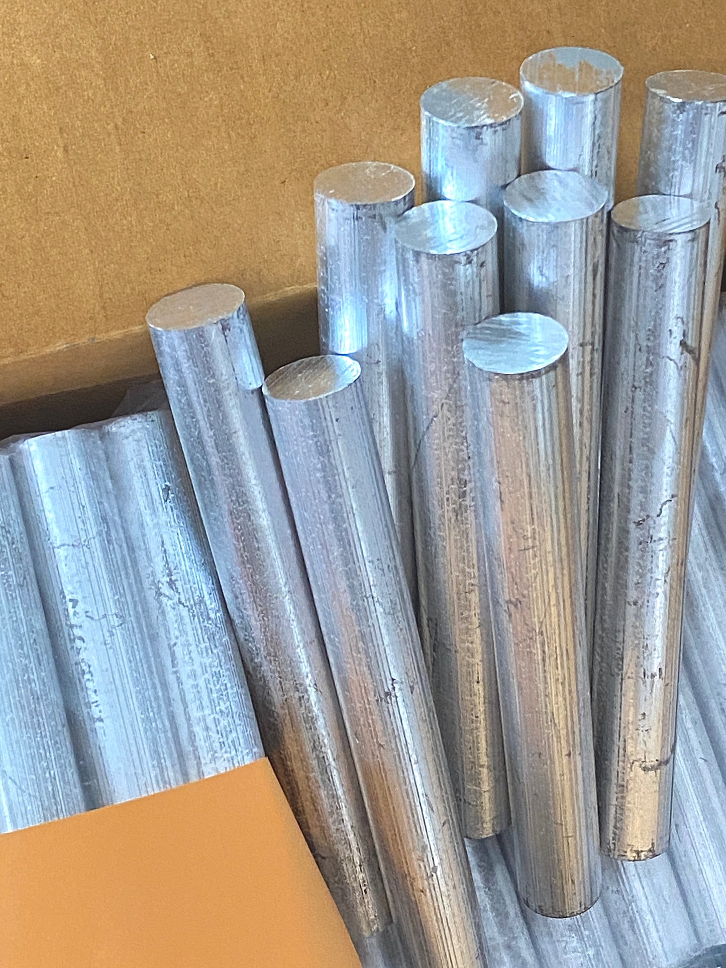 4 lb, 99.9% pure Magnesium Mg rod ingots
