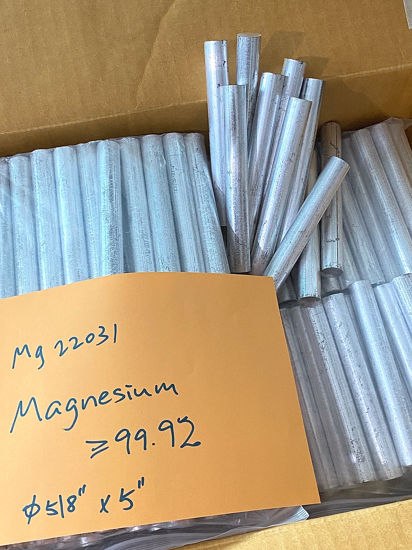 4 lb, 99.9% pure Magnesium Mg rod ingots